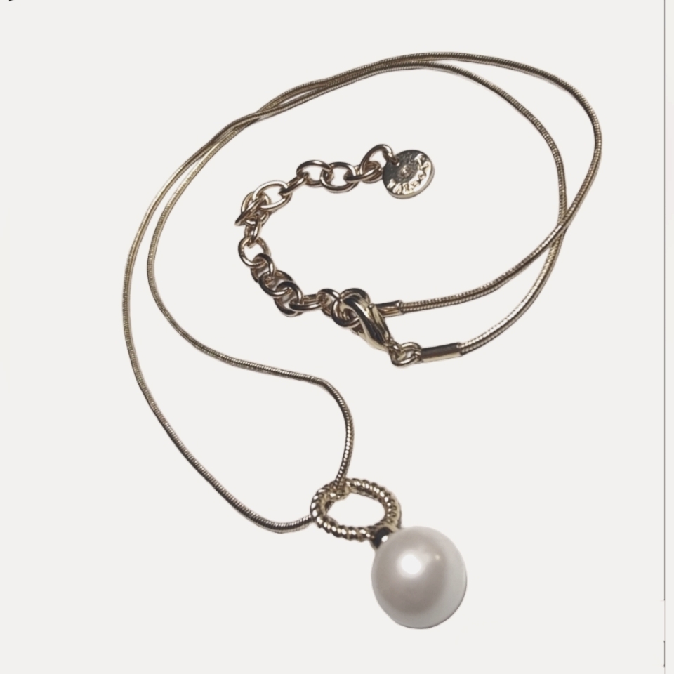 Talbots Vintage Gold Tone Faux Pearl Necklace 22$